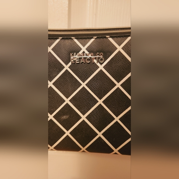 Kenneth Cole purse - Picture 2 of 11